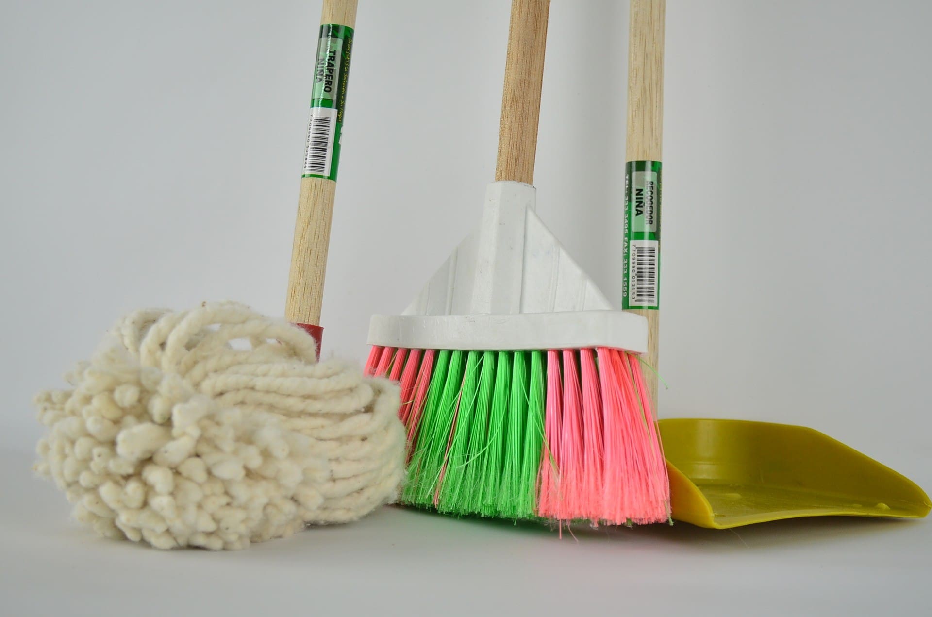 broom-g774953d9b_1920 cleaning supplies