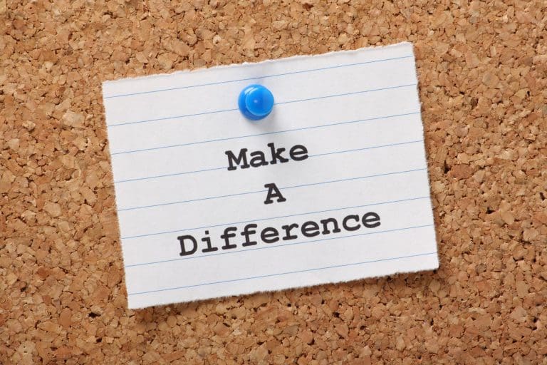 'make a difference' note on corkboard